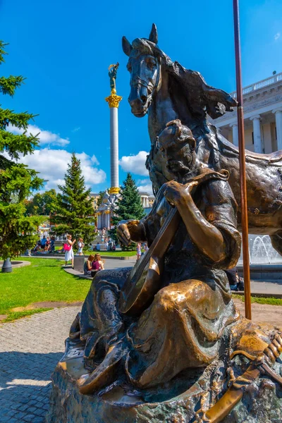 Kyiv Ukrajina 2019 Socha Kozáka Koněm Před Památníkem Nezávislosti Náměstí — Stock fotografie