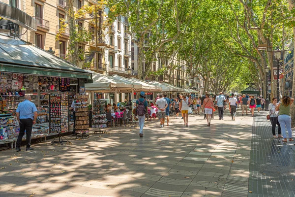 Барселона Іспанія Липня 2019 Люди Ходять Пішки Вулиці Рамбла Барселоні — стокове фото