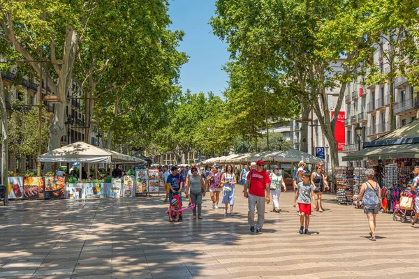 Barcelona España Junio 2019 Gente Está Paseando Por Calle Rambla —  Fotos de Stock