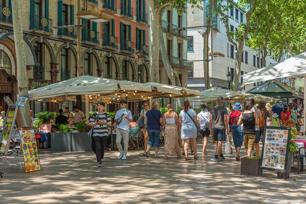 Barcelona España Junio 2019 Gente Está Paseando Por Calle Rambla — Foto de Stock
