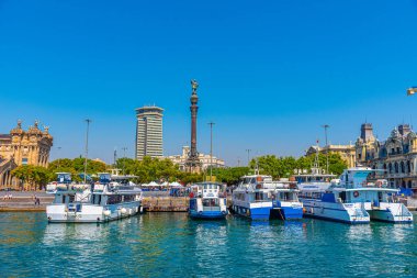 BARCELONA, İspanya, 30 HAZİRAN 2019: İspanya Barselona 'da Las golondrinas turist botları