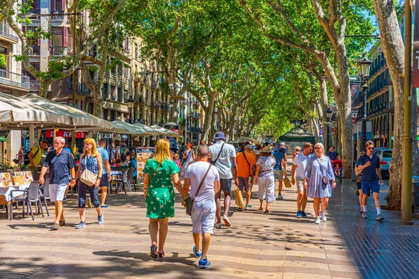 Barcelona España Junio 2019 Gente Está Paseando Por Calle Rambla — Foto de Stock