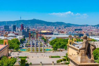 BARCELONA, İspanya, 28 Haziran 2019: Barcelona 'daki Placa d' espanya Katalan Ulusal Sanat Müzesi 'nden izlendi