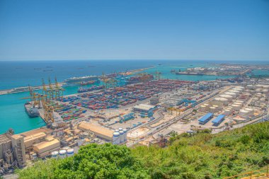 BARCELONA, İspanya, 28 Haziran 2019: İspanya 'nın Barcelona limanının havadan görünüşü