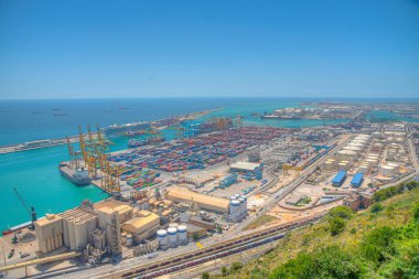BARCELONA, İspanya, 28 Haziran 2019: İspanya 'nın Barcelona limanının havadan görünüşü