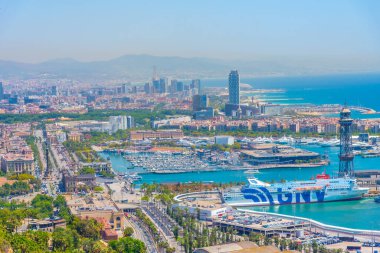 BARCELONA, İspanya, 28 Haziran 2019: Barcelona, İspanya 'daki Port vell' in havadan görünüşü