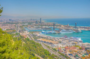 BARCELONA, İspanya, 28 Haziran 2019: Barcelona, İspanya 'daki Port vell' in havadan görünüşü