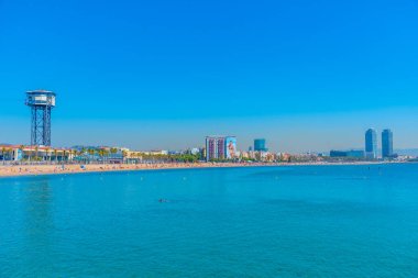 BARCELONA, İspanya, 28 Haziran 2019: Barcelona, İspanya 'daki Barceloneta plajında kablolu araba