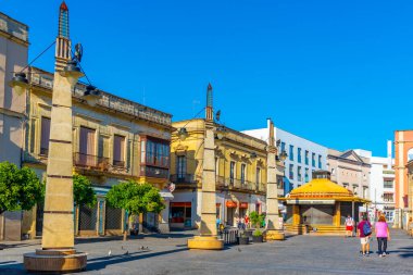 JEREZ DE LA FRONTERA, İSPAN, 26 Haziran 2019: İspanya 'da Jerez de la Frontera' da insanlar sokakta geziniyor