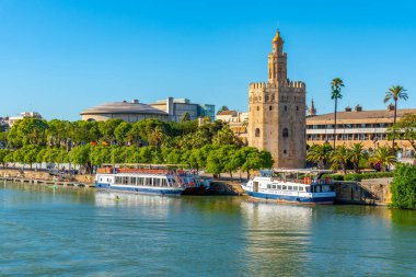 SEVILLA, İspanya, 25 Haziran 2019: Sevilla, İspanya 'da Torre del Oro
