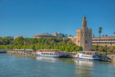SEVILLA, İspanya, 25 Haziran 2019: Sevilla, İspanya 'da Torre del Oro