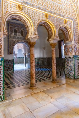 SEVILLA, İspanya, 25 Haziran 2019: İspanya 'da gerçek alcazar de Sevilla' da güzel süsler