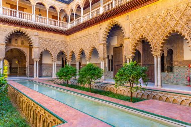 SEVILLA, SPAIN, 25 Haziran 2019: Mudejar sarayının içindeki Teras de las Doncellas İspanya 'daki gerçek alcazar de Sevilla