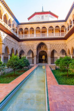 SEVILLA, SPAIN, 25 Haziran 2019: Mudejar sarayının içindeki Teras de las Doncellas İspanya 'daki gerçek alcazar de Sevilla