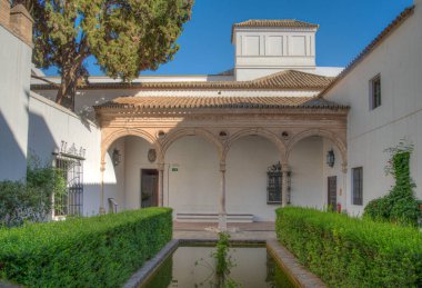 SEVILLA, SPAIN, 25 Haziran 2019: İspanya 'da gerçek alcazar de Sevilla' da Patio de los Levies