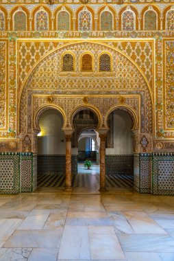 SEVILLA, İspanya, 25 Haziran 2019: İspanya 'daki gerçek alcazar de Sevilla Büyükelçiler Salonu