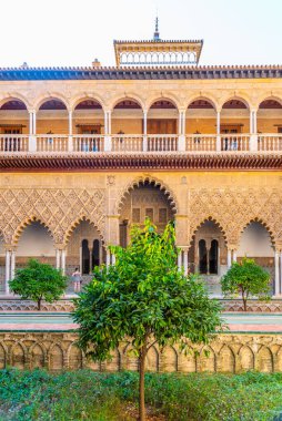 SEVILLA, SPAIN, 25 Haziran 2019: Mudejar sarayının içindeki Teras de las Doncellas İspanya 'daki gerçek alcazar de Sevilla