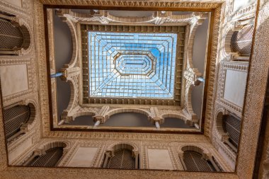 SEVILLA, İspanya, 25 Haziran 2019: İspanya 'da gerçek alcazar de Sevilla' da güzel süsler