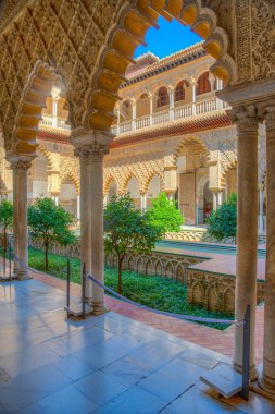 SEVILLA, SPAIN, 25 Haziran 2019: Mudejar sarayının içindeki Teras de las Doncellas İspanya 'daki gerçek alcazar de Sevilla