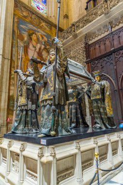 SEVILLA, İspanya, 25 Haziran 2019: Christopher Columbus 'un Sevilla, İspanya' daki Saint Mary Katedrali içindeki mezarı