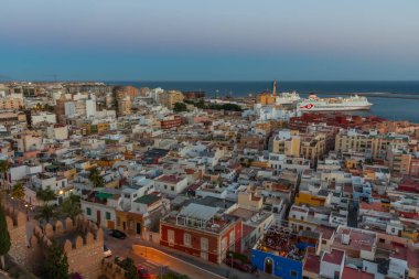 ALMERIA, İspanya, 20 Haziran 2019: İspanyol kenti Almerya 'nın gün batımı manzarası