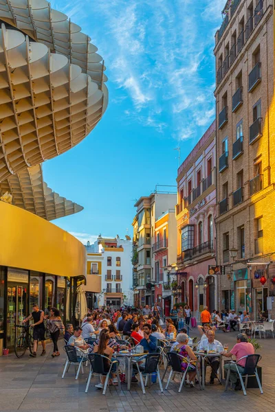 Sevilla Espanha Junho 2019 Pessoas Estão Passeando Pelos Pilares Setas — Fotografia de Stock