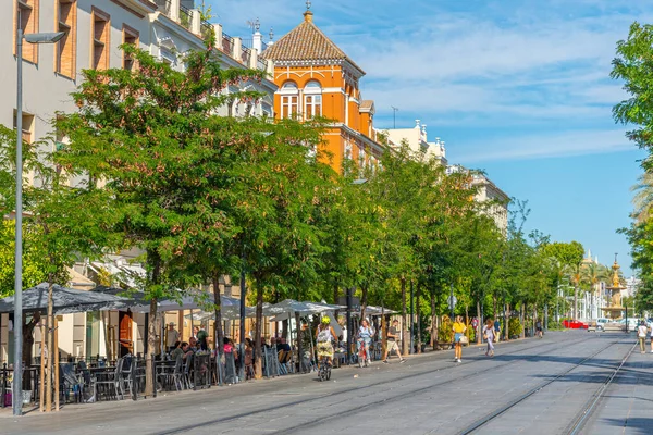 Sevilla Spanya Haziran 2019 Nsanlar Sevilla Spanya Bir Sokakta Geziniyor — Stok fotoğraf