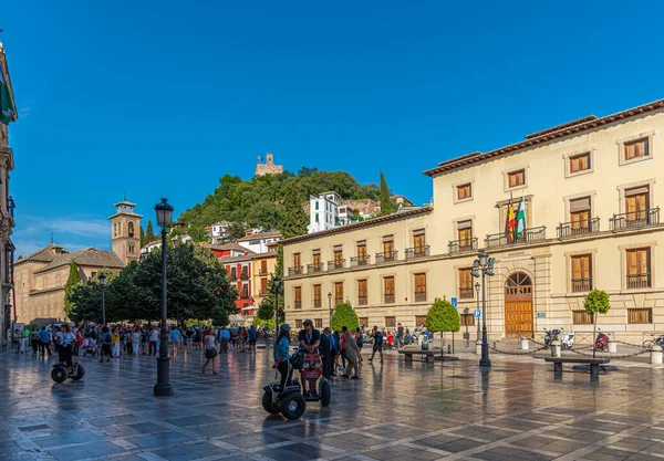 Granada Espanha Junho 2019 Pessoas Estão Passeando Praça Santa Ana — Fotografia de Stock