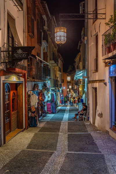 Granada Spanje Juni 2019 Uitgaansleven Een Smalle Straat Wijk Albaicin — Stockfoto