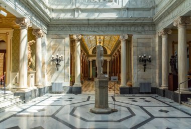 MURCIA, İspanya, 19 Haziran 2019 İspanya 'daki Real Casino de Murcia' nın içindeki Patio Pompeyano