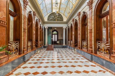 MURCIA, İspanya, 19 Haziran 2019: İspanya 'daki Real Casino de Murcia' nın içindeki koridor