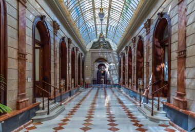 MURCIA, İspanya, 19 Haziran 2019: İspanya 'daki Real Casino de Murcia' nın içindeki koridor