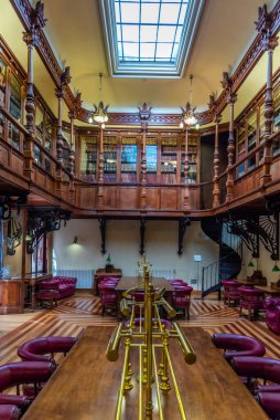 MURCIA, İspanya, 19 Haziran 2019: İspanya 'daki Real Casino de Murcia' daki İngiliz kütüphanesi