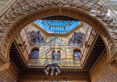 MURCIA, İspanya, 19 Haziran 2019: İspanya 'da Real Casino de Murcia' da tavan