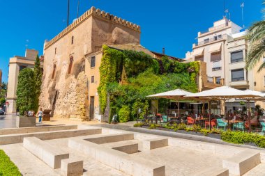 ELCHE, İspanya, 18 Haziran 2019: Elche, İspanya 'nın merkezindeki Calaforra Kulesi