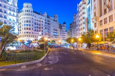 VALENCIA, İspanya, 17 Haziran 2019: Valencia, İspanya 'daki Placa de L' Ajuntament 'in Gece Görüşü