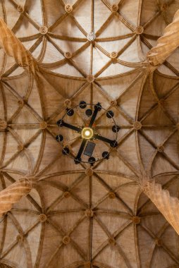 VALENCIA, İspanya, 17 Haziran 2019: Valencia, İspanya 'daki Lonja de la Seda binasının içindeki sütunlar salonu