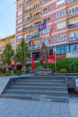 PRİŞTİNE, KOSOVO, 16 Eylül 2019: Kosova 'nın Prishtina kentindeki Zahir Payaziti Heykeli