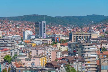 PRISHTINA, KOSOVO, 16 Eylül 2019: Kosova 'nın Prishtina kentinin havadan görünüşü