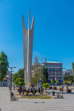 PRİŞTİNE, KOSOVO, 16 Eylül 2019: Prishtina, Kosova 'da Kardeşlik ve Birlik Anıtı