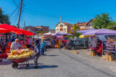 PRİŞTİNE, KOSOVO, 16 Eylül 2019: Kosova 'nın Prishtina kentindeki pazar manzarası