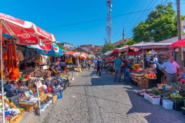 PRİŞTİNE, KOSOVO, 16 Eylül 2019: Kosova 'nın Prishtina kentindeki pazar manzarası