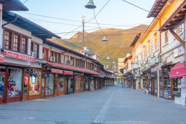 PEJA, KOSOVO, 18 Eylül 2019: Kosova 'nın Peja kentindeki pazar manzarası