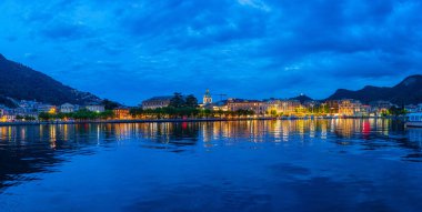 COMO, İTALYA, 18 Temmuz 2019: İtalyan Com kentinin günbatımı