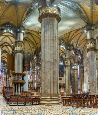 MILANO, İtalya, 19 Temmuz 2019: Milano, İtal 'daki Duomo Katedrali