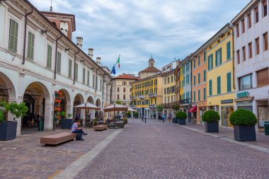 BRESCIA, İtalya, 15 Temmuz 2019: Brescia, İtalya 'daki Corso Palestro manzarası