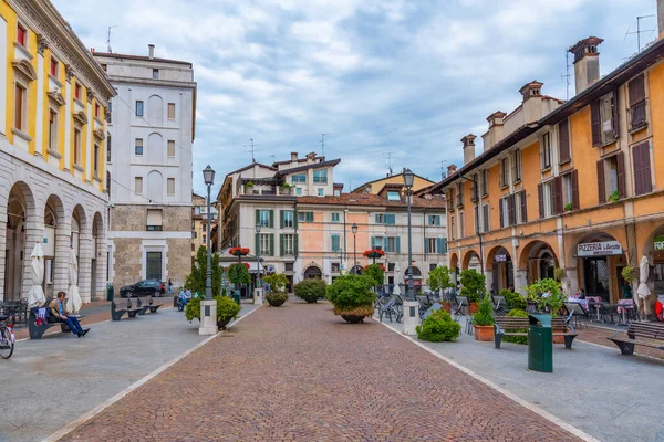 Brescia Italy July 2019 People Strolling Piazza Del Mercato Brescia — Stock Photo, Image