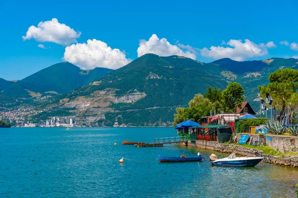 Lago Iseo Italia Luglio 2019 Villaggi Sparsi Lungo Lago Iseo — Foto Stock