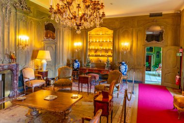 TREMEZZO, ITALY, 18 Temmuz 2019: İtalya 'daki Como Gölü' nde Villa del Balbianello 'nun içindeki odalar