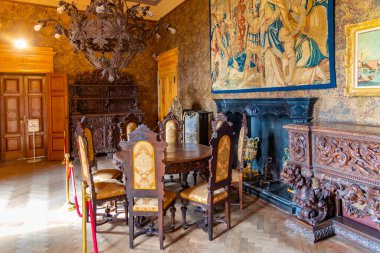 VARENNA, İtalya, 18 Temmuz 2019: İtalya 'daki Como Gölü' ndeki Villa Monastero 'nun içindeki odalar